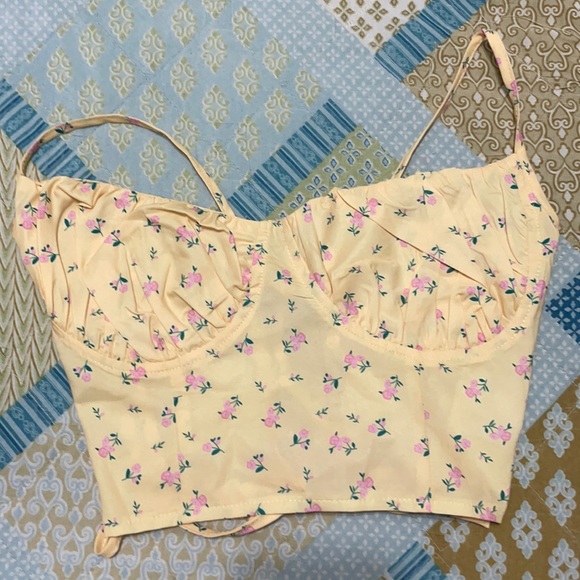 Una blusa de tirantes - Picture 1 of 1